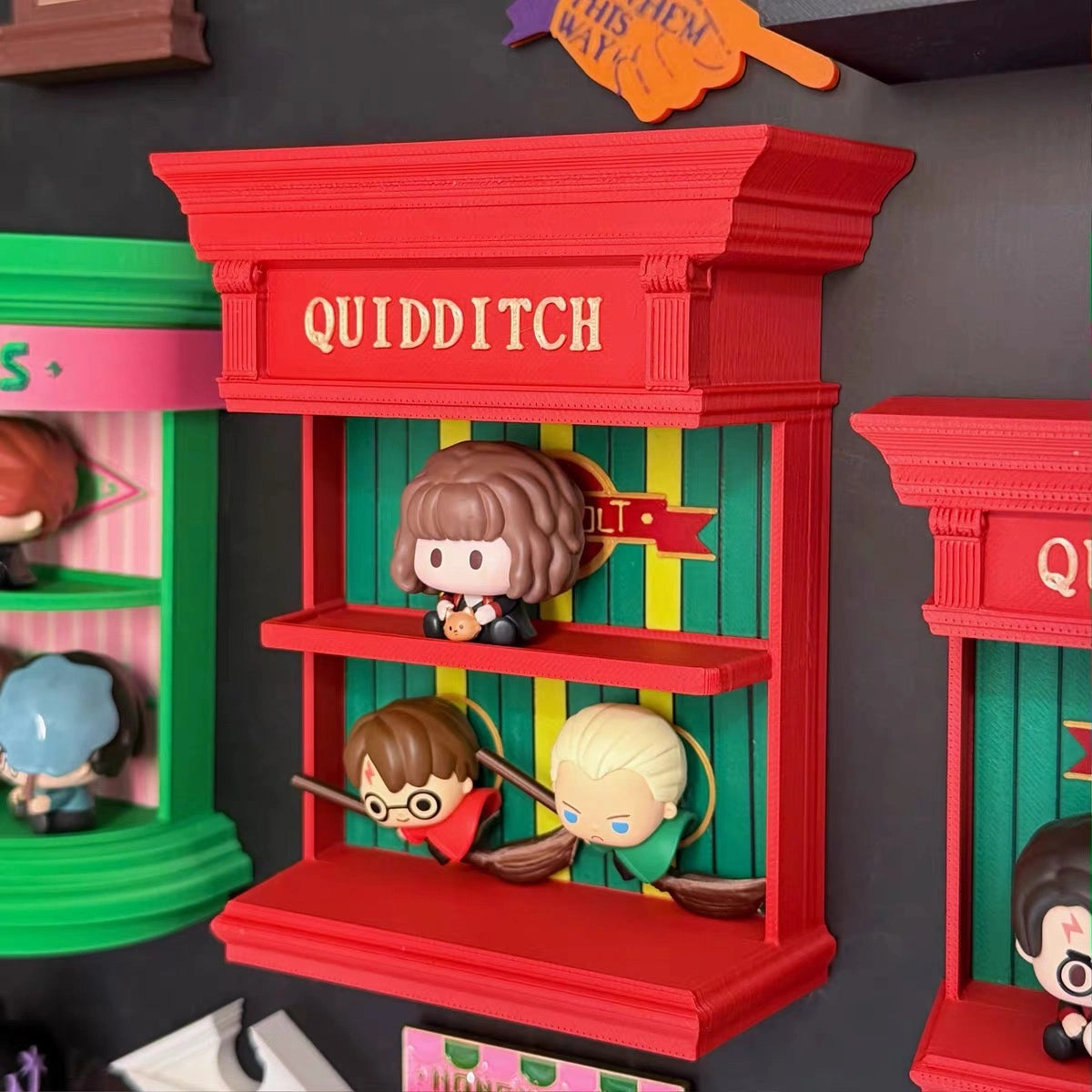 Wizarding Street Diagon-Style Miniature Floating Nook – 3D Printed Magnetic Diorama & Figurine Display Shelf