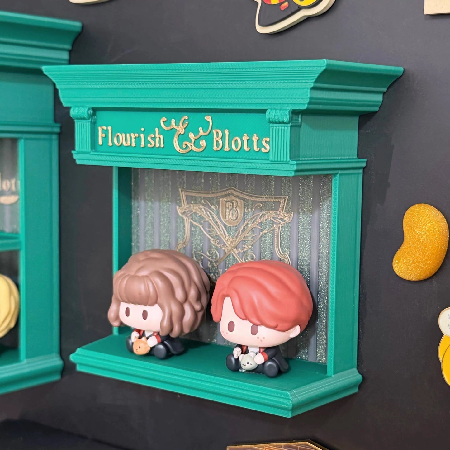 Wizarding Street Diagon-Style Miniature Floating Nook – 3D Printed Magnetic Diorama & Figurine Display Shelf