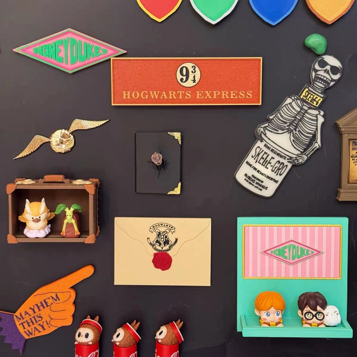Wizarding Street Diagon-Style Miniature Floating Nook – 3D Printed Magnetic Diorama & Figurine Display Shelf