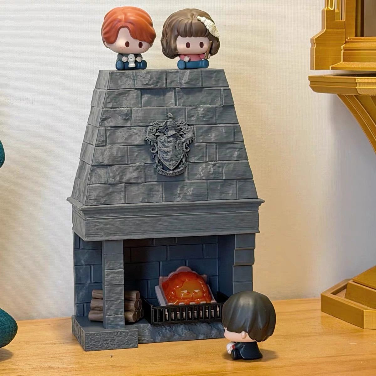 Wizarding Street Diagon-Style Miniature Floating Nook – 3D Printed Magnetic Diorama & Figurine Display Shelf