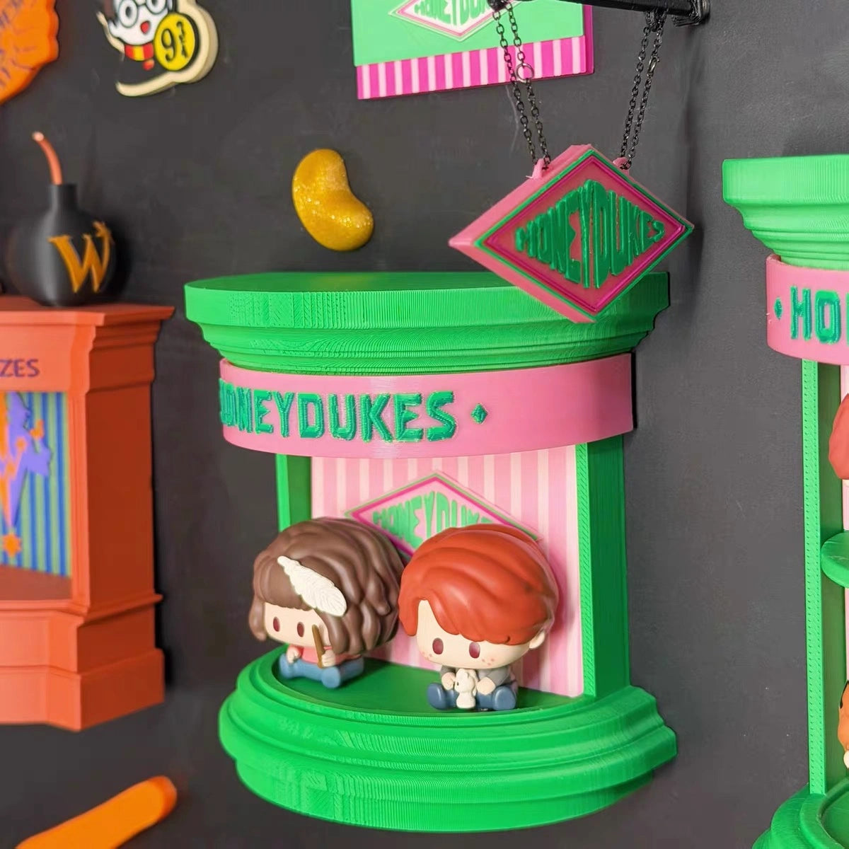 Wizarding Street Diagon-Style Miniature Floating Nook – 3D Printed Magnetic Diorama & Figurine Display Shelf